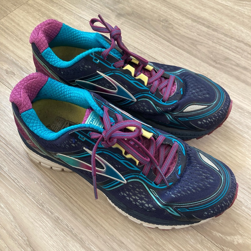 Brooks Ghost Running Shoes, Size 7.5